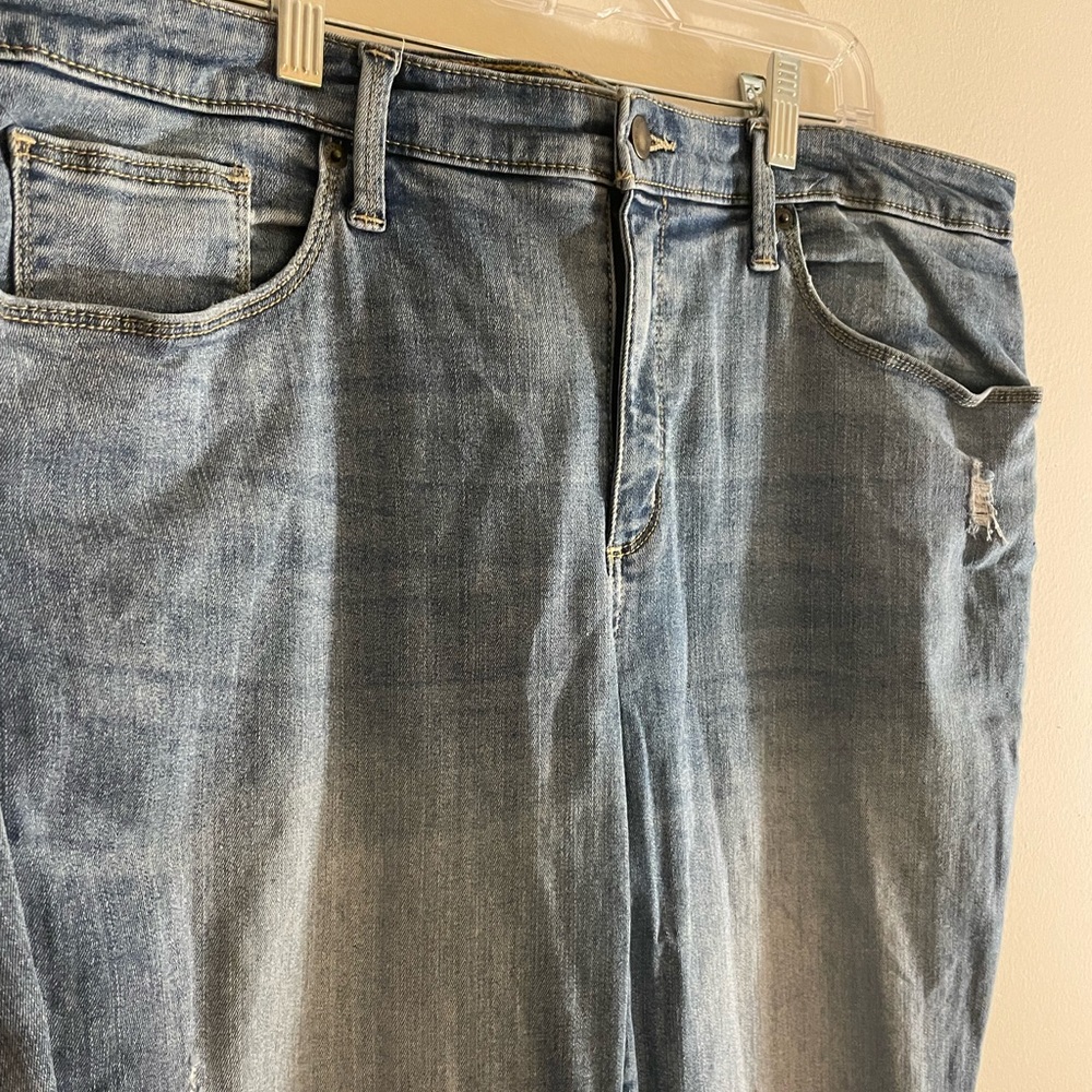 Distressed skinny jeans lightly worn